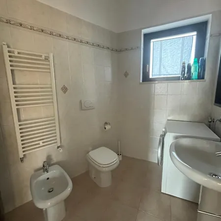 בית נופש Attico Marinagri פוליקורו